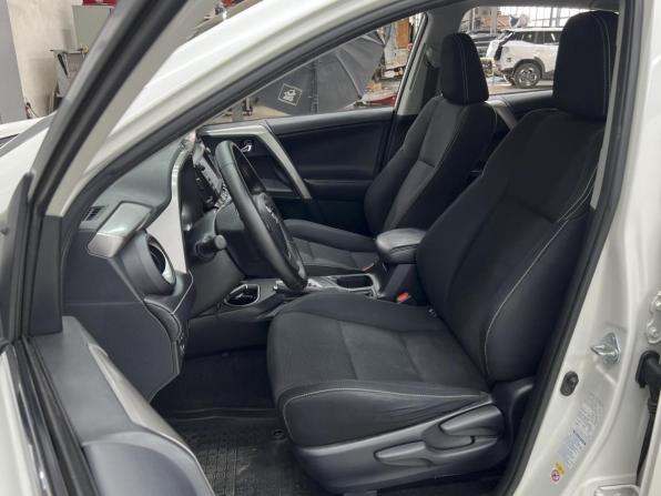 Toyota RAV4 IV (XA40) Рестайлинг с пробегом 2017 года, цена 2 350 000 рублей, 133792 км, внедорожник, Автокод Объявления