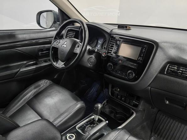 Mitsubishi Outlander III Рестайлинг 2 с пробегом 2017 года, цена 1 900 000 рублей, 156111 км, внедорожник, Автокод Объявления