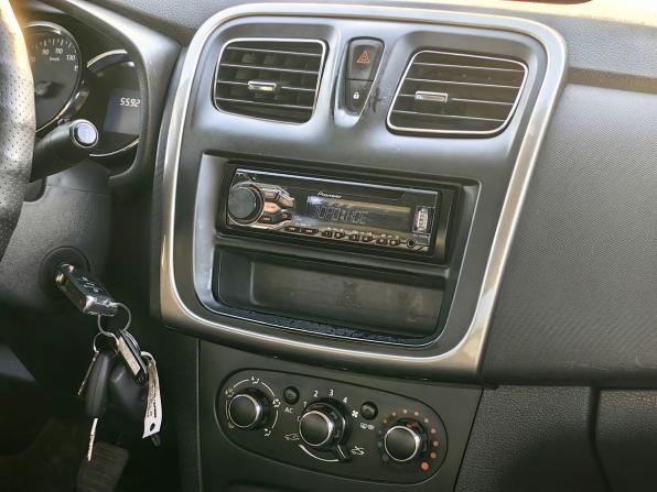 Renault Logan II с пробегом 2015 года, цена 259 000 рублей, 559000 км, седан, Автокод Объявления