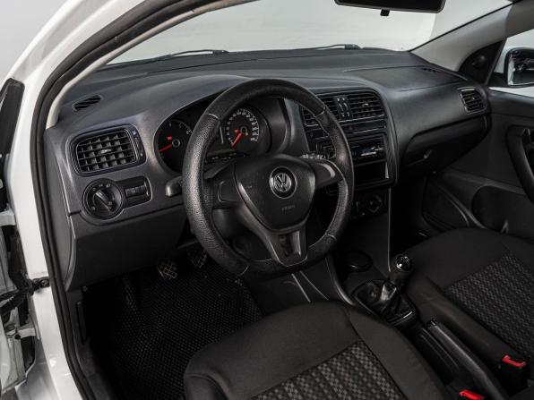 Volkswagen Polo V Рестайлинг с пробегом 2017 года, цена 640 000 рублей, 321460 км, седан, Автокод Объявления
