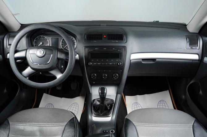 Skoda Octavia II (A5) Рестайлинг с пробегом 2013 года, цена 879 000 рублей, 174143 км, лифтбек, Автокод Объявления