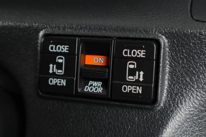 Toyota Sienta II Рестайлинг с пробегом 2019 года, цена 1 679 000 рублей, 78317 км, компактвэн, Автокод Объявления