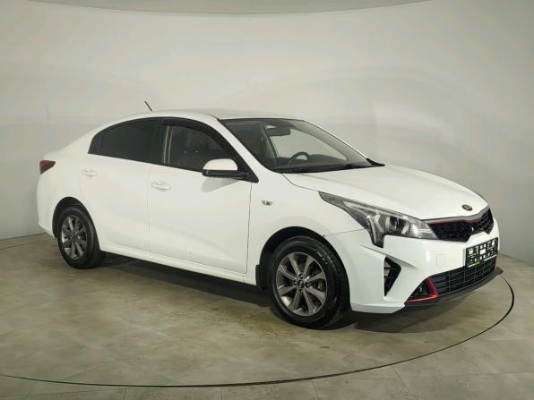 Kia Rio IV Рестайлинг с пробегом 2020 года, цена 1 315 000 рублей, 153936 км, седан, Автокод Объявления