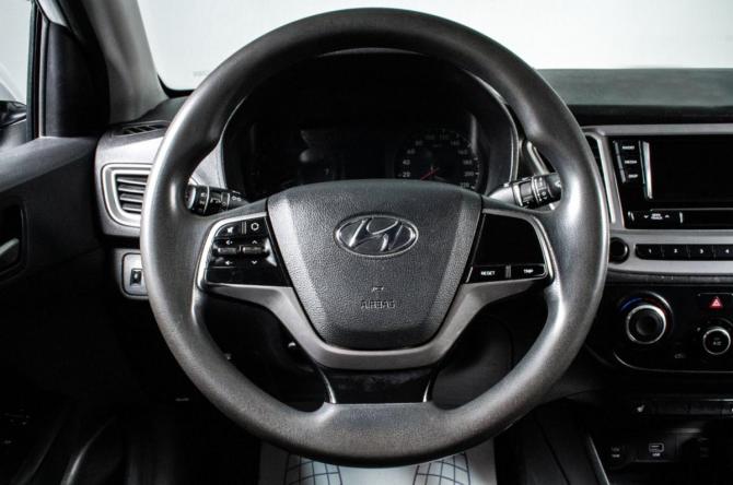 Hyundai Solaris II с пробегом 2019 года, цена 1 059 000 рублей, 68523 км, седан, Автокод Объявления