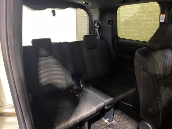 Toyota Voxy III (R80) Рестайлинг с пробегом 2018 года, цена 2 530 000 рублей, 106650 км, минивэн, Автокод Объявления
