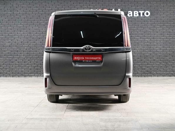 Toyota Noah III (R80) Рестайлинг с пробегом 2018 года, цена 2 468 000 рублей, 128085 км, минивэн, Автокод Объявления
