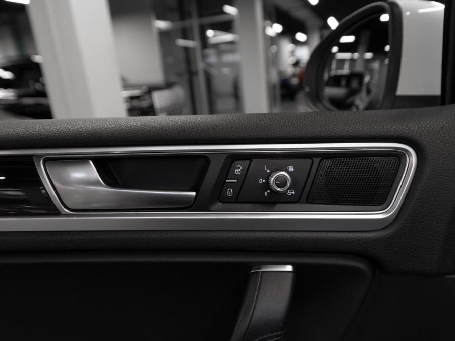 Volkswagen Touareg II Рестайлинг Москва  - изображение 19