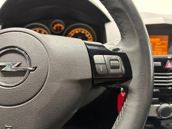 Opel Astra H Рестайлинг с пробегом 2013 года, цена 579 000 рублей, 219725 км, универсал, Автокод Объявления