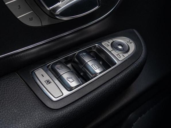 Mercedes-Benz V-Класс III (W447) Рестайлинг 2 с пробегом 2023 года, цена 12 200 000 рублей, 71761 км, минивэн, Автокод Объявления