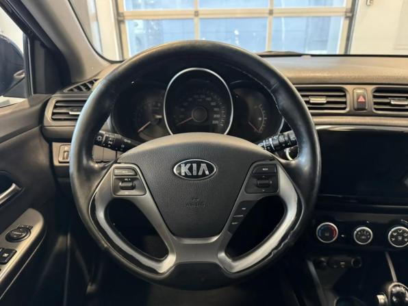 Kia Rio III Рестайлинг с пробегом 2015 года, цена 859 000 рублей, 238702 км, хэтчбек, Автокод Объявления