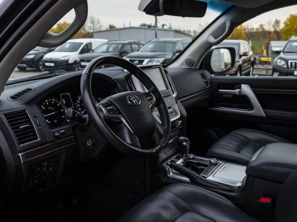 Toyota Land Cruiser 200 Series Рестайлинг 2 с пробегом 2019 года, цена 8 387 000 рублей, 31050 км, внедорожник, Автокод Объявления