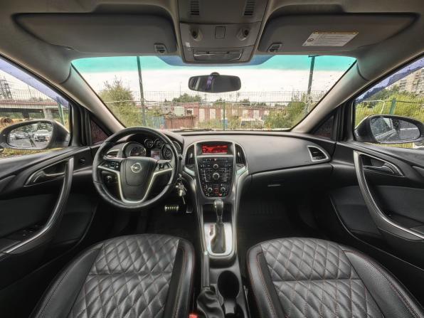 Opel Astra J Рестайлинг с пробегом 2012 года, цена 559 000 рублей, 208000 км, седан, Автокод Объявления