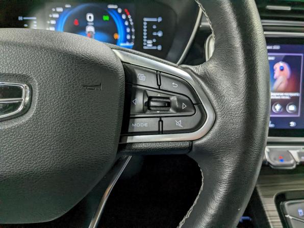 Geely Atlas Pro с пробегом 2022 года, цена 1 790 000 рублей, 80073 км, внедорожник, Автокод Объявления