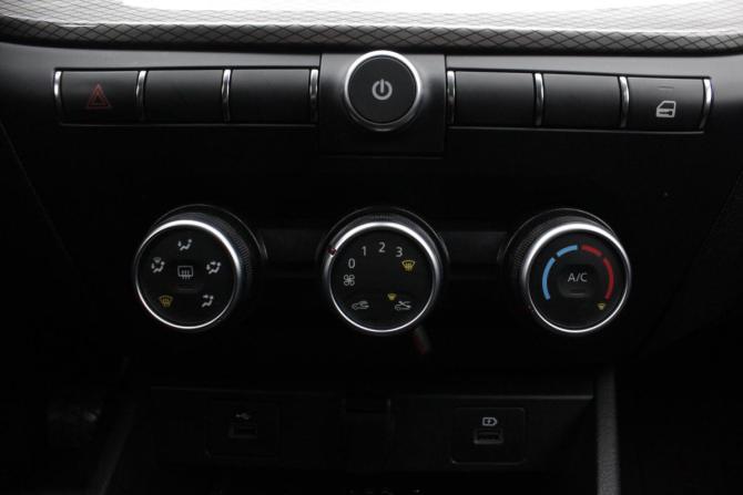 Lada (ВАЗ) Vesta I Рестайлинг (NG) с пробегом 2023 года, цена 1 290 000 рублей, 40064 км, седан, Автокод Объявления