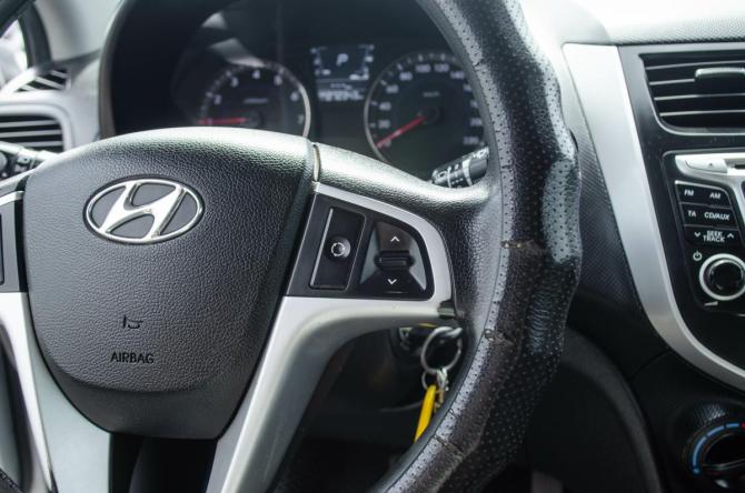 Hyundai Solaris I с пробегом 2012 года, цена 599 000 рублей, 270000 км, хэтчбек, Автокод Объявления