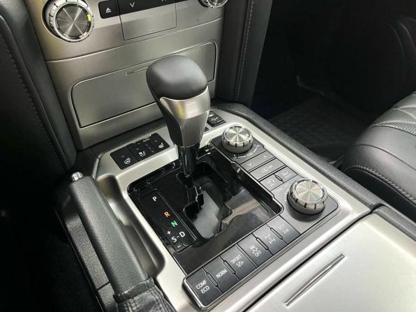 Toyota Land Cruiser 200 Series Рестайлинг 2 с пробегом 2017 года, цена 5 999 900 рублей, 240106 км, внедорожник, Автокод Объявления