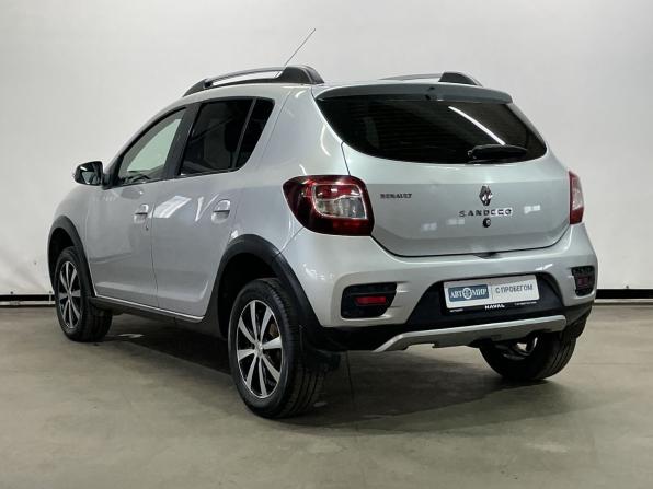 Renault Sandero II с пробегом 2015 года, цена 990 000 рублей, 117903 км, хэтчбек, Автокод Объявления