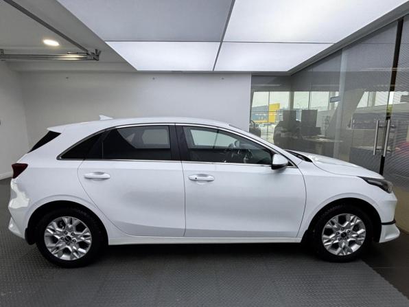 Kia Ceed III Рестайлинг с пробегом 2022 года, цена 2 039 000 рублей, 72051 км, хэтчбек, Автокод Объявления
