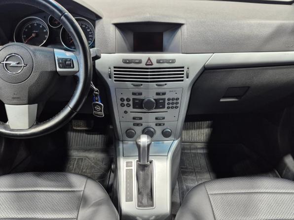 Opel Astra H Рестайлинг с пробегом 2012 года, цена 600 000 рублей, 215000 км, универсал, Автокод Объявления