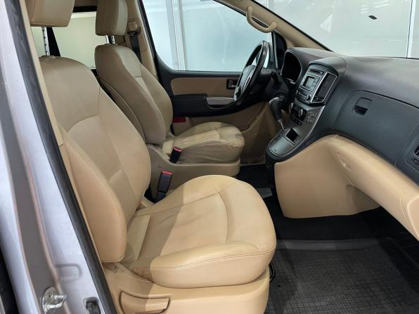 Hyundai H-1 II Рестайлинг 2 с пробегом 2021 года, цена 3 279 000 рублей, 126114 км, минивэн, Автокод Объявления