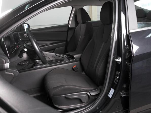 Hyundai Elantra VII (CN7) с пробегом 2021 года, цена 2 199 000 рублей, 25096 км, седан, Автокод Объявления