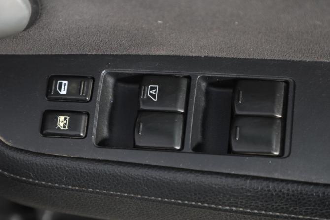 Nissan Tiida I Рестайлинг с пробегом 2012 года, цена 599 000 рублей, 197806 км, седан, Автокод Объявления