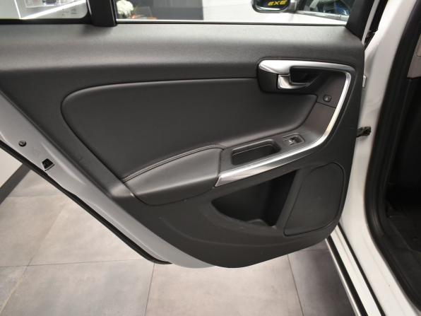 Volvo S60 II Рестайлинг с пробегом 2015 года, цена 1 727 000 рублей, 158095 км, седан, Автокод Объявления