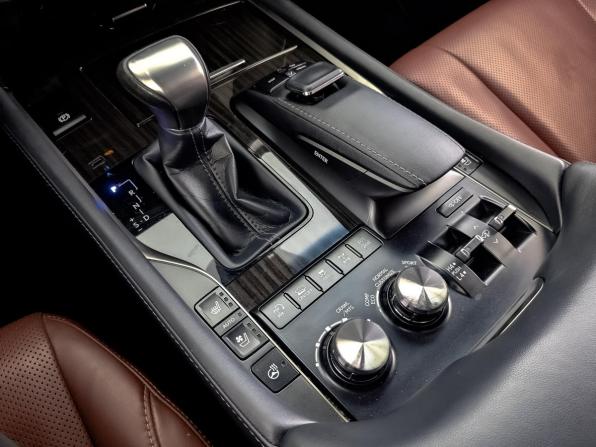 Lexus LX III Рестайлинг 2 с пробегом 2018 года, цена 7 950 000 рублей, 154891 км, внедорожник, Автокод Объявления