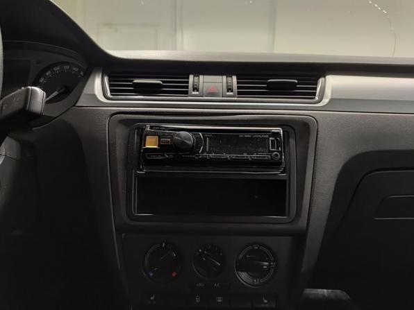 Skoda Rapid I с пробегом 2014 года, цена 730 000 рублей, 263663 км, лифтбек, Автокод Объявления