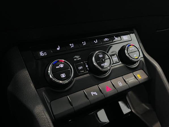 Skoda Karoq I с пробегом 2021 года, цена 2 439 000 рублей, 101534 км, внедорожник, Автокод Объявления