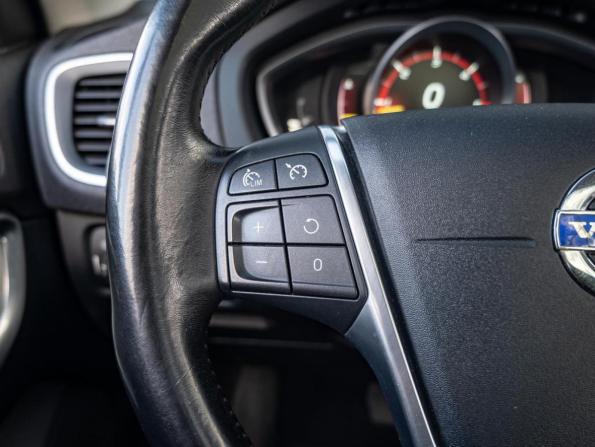Volvo V40 II с пробегом 2015 года, цена 1 550 000 рублей, 168620 км, хэтчбек, Автокод Объявления
