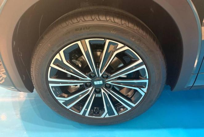 Новый Geely EX5 EM-i 2026 года, цена 3 969 990 рублей, внедорожник, Автокод Объявления