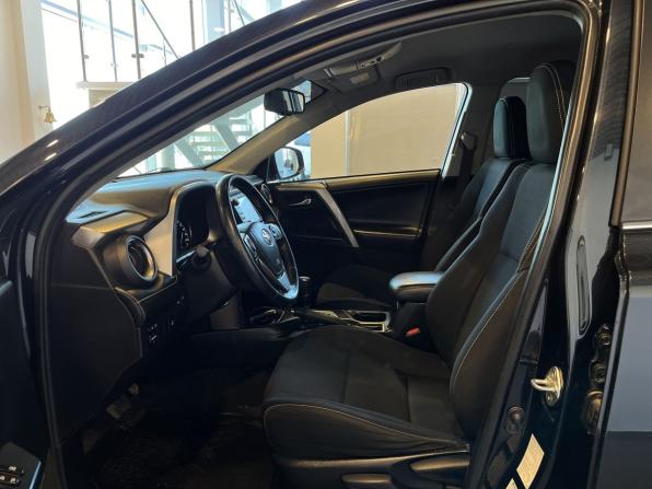 Toyota RAV4 IV (XA40) Рестайлинг с пробегом 2018 года, цена 2 299 000 рублей, 114153 км, внедорожник, Автокод Объявления