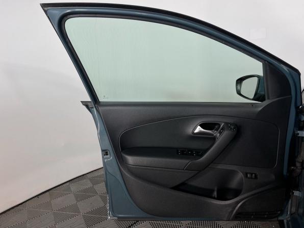 Volkswagen Polo V Рестайлинг с пробегом 2019 года, цена 1 413 000 рублей, 68000 км, седан, Автокод Объявления