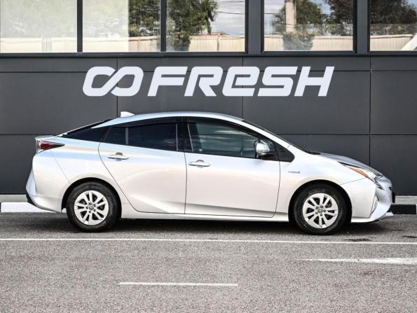 Toyota Prius IV (XW50) с пробегом 2017 года, цена 1 699 000 рублей, 232478 км, лифтбек, Автокод Объявления