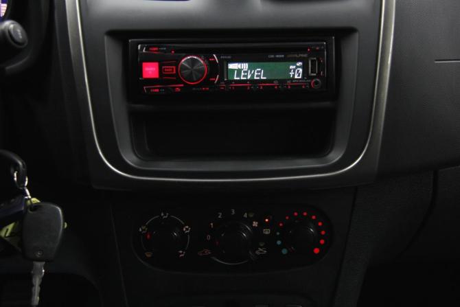 Renault Logan II с пробегом 2014 года, цена 676 300 рублей, 138000 км, седан, Автокод Объявления