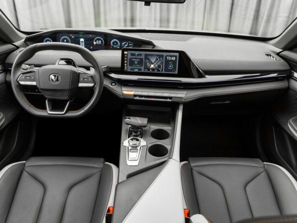 Changan UNI-V I с пробегом 2024 года, цена 2 450 000 рублей, 24251 км, лифтбек, Автокод Объявления