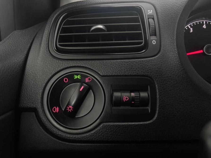 Volkswagen Polo V Рестайлинг Псков  - изображение 17