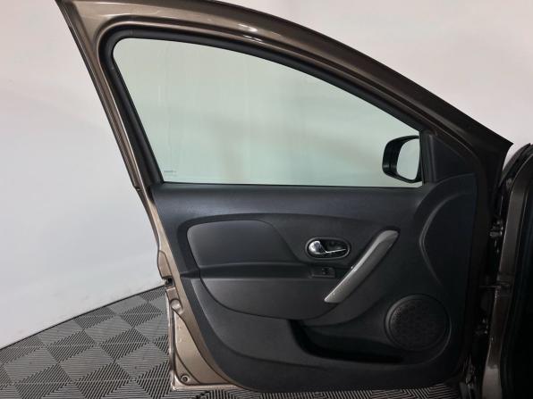 Renault Sandero II Рестайлинг с пробегом 2020 года, цена 1 175 000 рублей, 93113 км, хэтчбек, Автокод Объявления