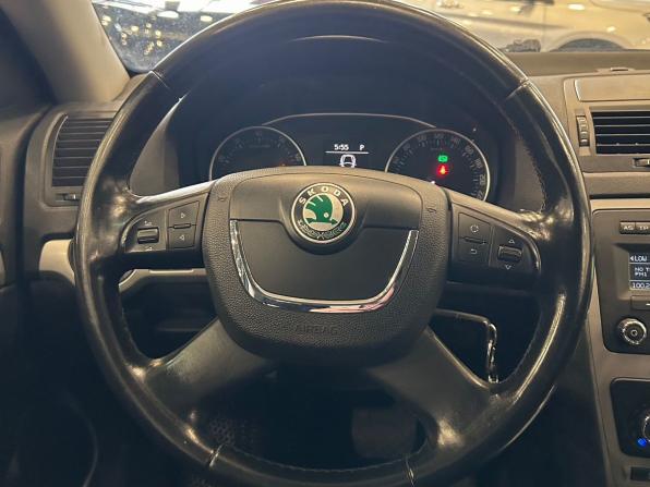 Skoda Octavia II (A5) Рестайлинг с пробегом 2009 года, цена 749 000 рублей, 196000 км, лифтбек, Автокод Объявления