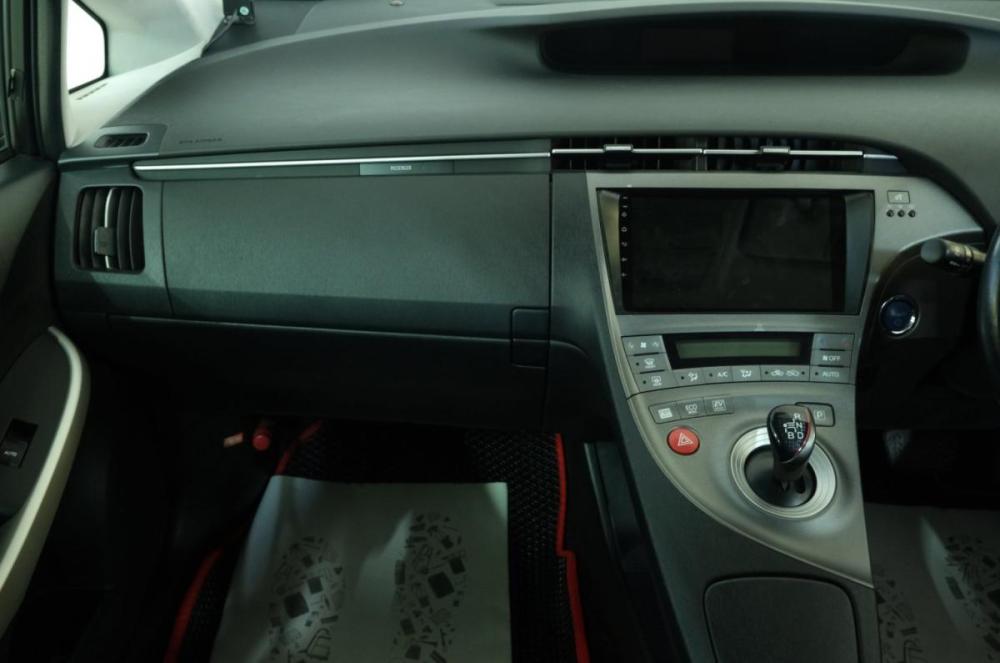 Toyota Prius III Рестайлинг (XW30) Омск  - изображение 17