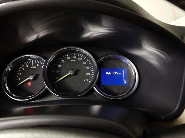 Renault Logan II с пробегом 2015 года, цена 597 000 рублей, 166658 км, седан, Автокод Объявления