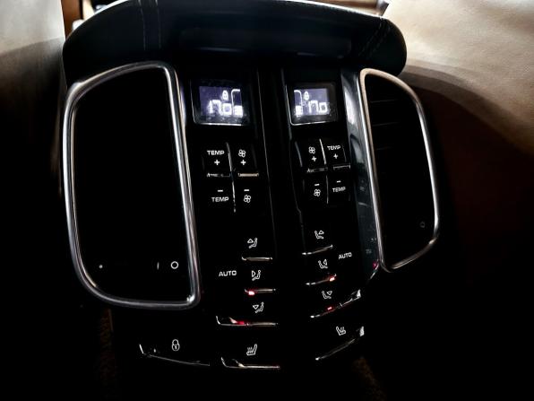 Porsche Cayenne II (958) с пробегом 2011 года, цена 2 150 000 рублей, 108000 км, внедорожник, Автокод Объявления