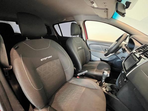 Renault Sandero II с пробегом 2017 года, цена 980 000 рублей, 136082 км, хэтчбек, Автокод Объявления