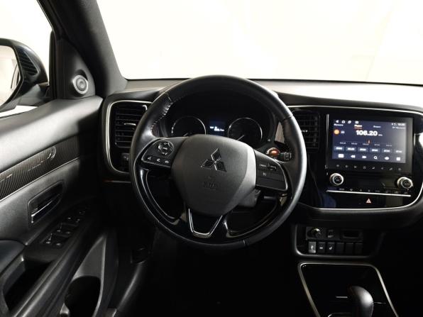 Mitsubishi Outlander III Рестайлинг 3 с пробегом 2021 года, цена 2 659 000 рублей, 49001 км, внедорожник, Автокод Объявления