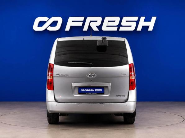 Hyundai Grand Starex I Рестайлинг 2 с пробегом 2018 года, цена 2 947 077 рублей, 104459 км, фургон, Автокод Объявления