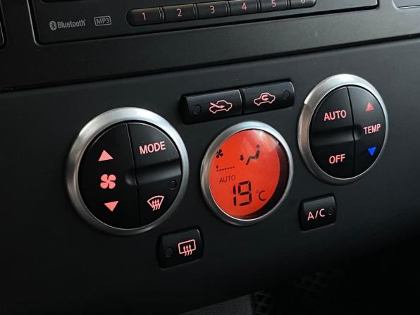 Nissan Tiida I Рестайлинг с пробегом 2012 года, цена 915 000 рублей, 109494 км, хэтчбек, Автокод Объявления