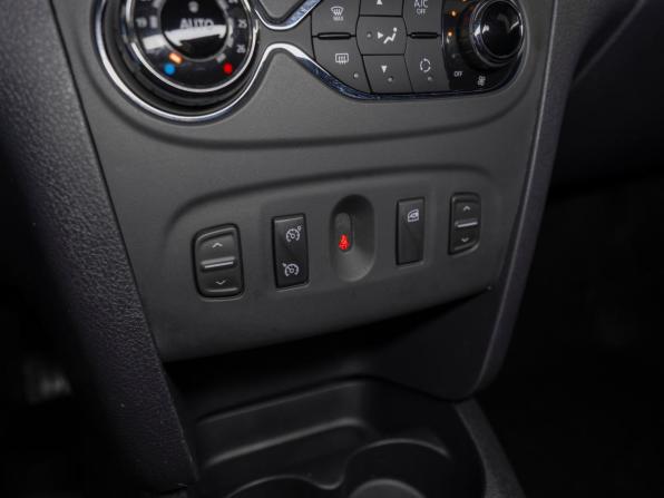 Renault Logan II Рестайлинг с пробегом 2019 года, цена 1 075 000 рублей, 127200 км, седан, Автокод Объявления