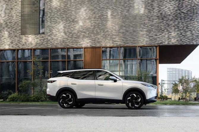 Новый Omoda C7 2026 года, цена 3 299 000 рублей, внедорожник, Автокод Объявления
