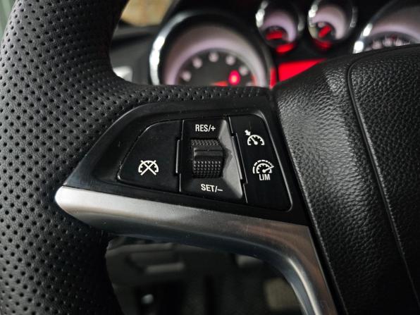 Opel Astra J Рестайлинг с пробегом 2013 года, цена 895 000 рублей, 170949 км, хэтчбек, Автокод Объявления